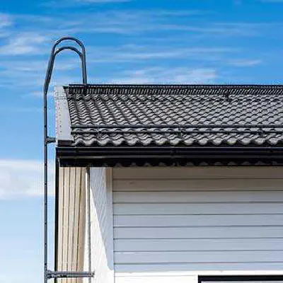 Kuva valmiista peltikattoremontista